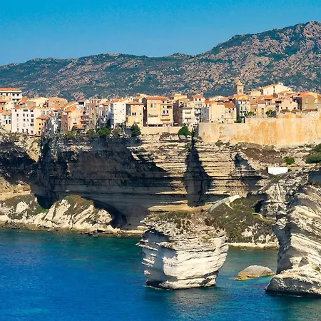 Vue A 300m Du Centre De Porto-vecchio Vila