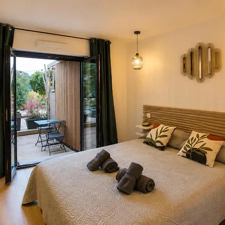 Vue 300 M Du Centre, Parking Prive * Porto-Vecchio (Corsica)